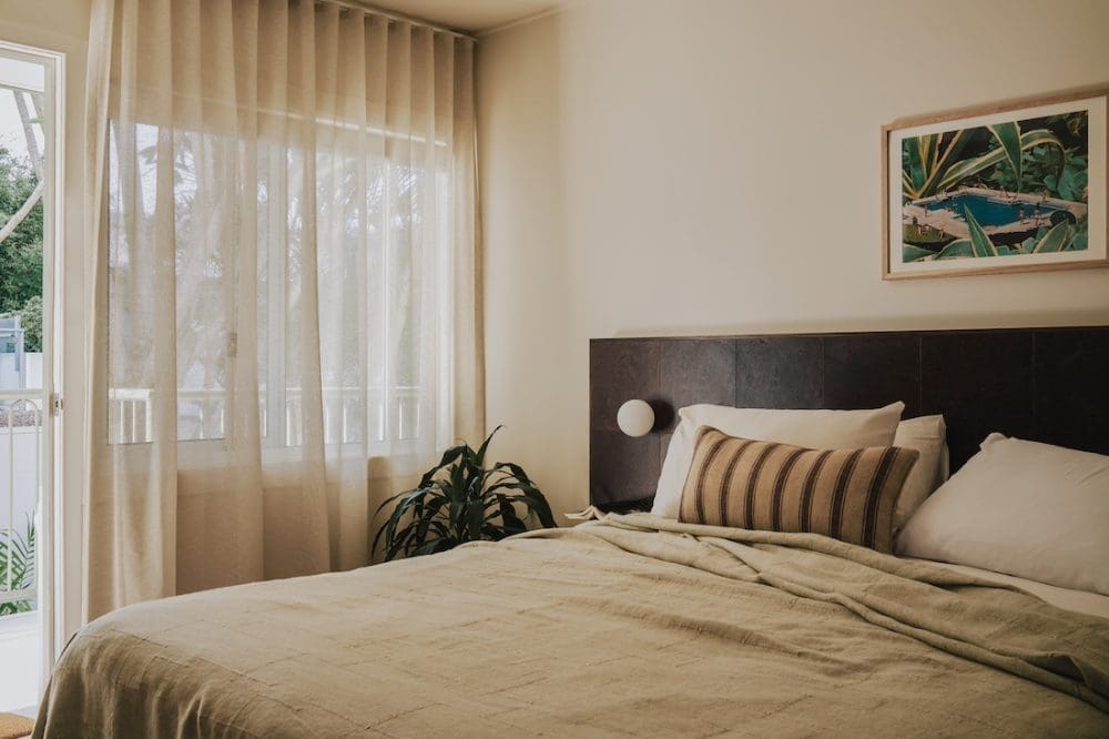 Cheshire Cat Motel linen bedding