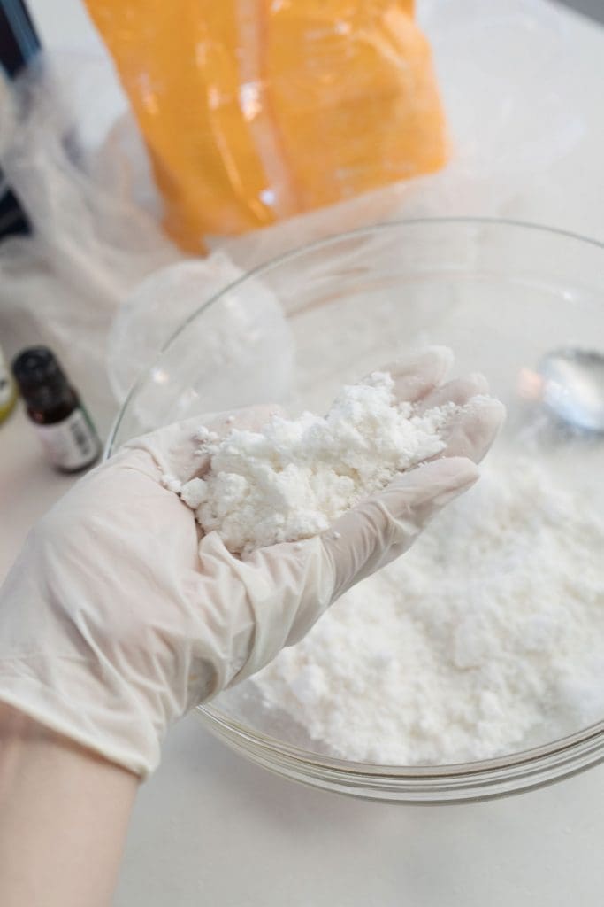Your bath bomb mix should be crumbly