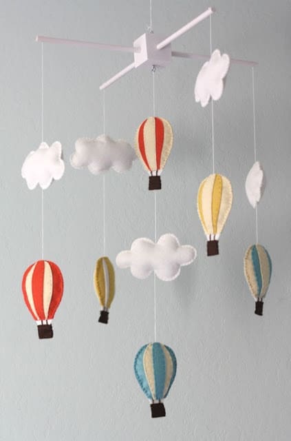 Felt balloon garland DIY 