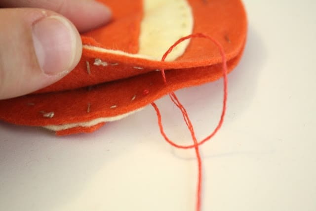 Stitching balloon for felt garland