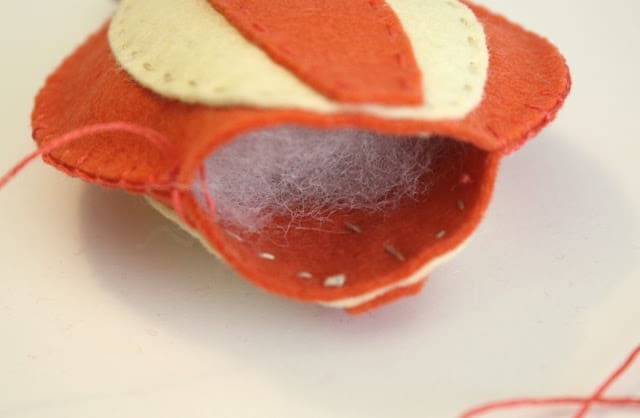 Stitching balloon for felt garland