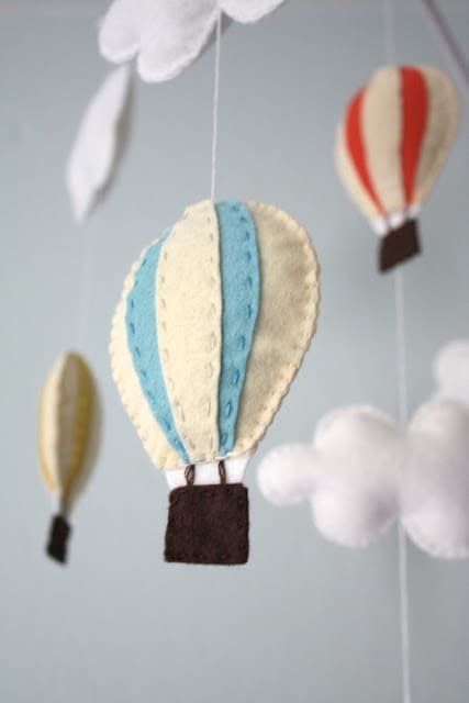 Felt balloon mobile DIY
