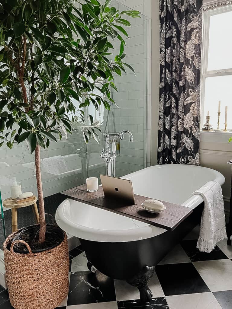 IPad safe bathtub tray _ Bathroom DIY ideas