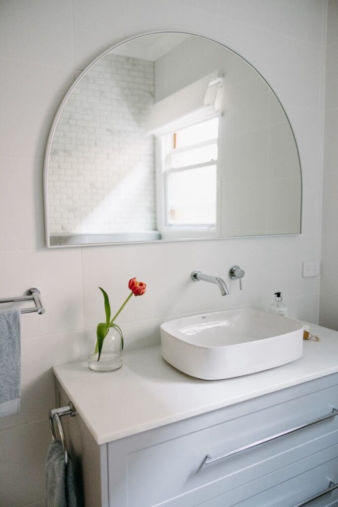 Arched mirror in bathroom