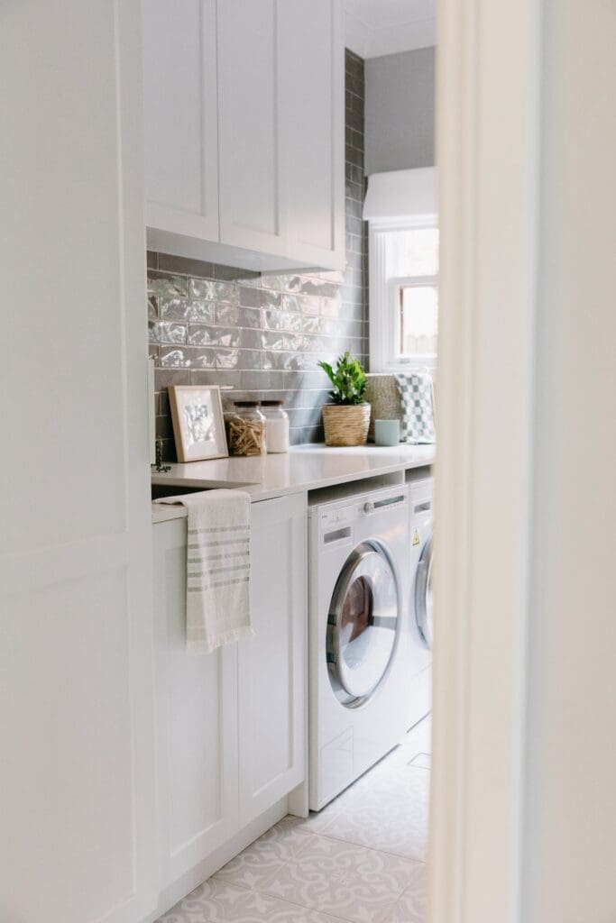 Hamptons style laundry with patterned floor tile