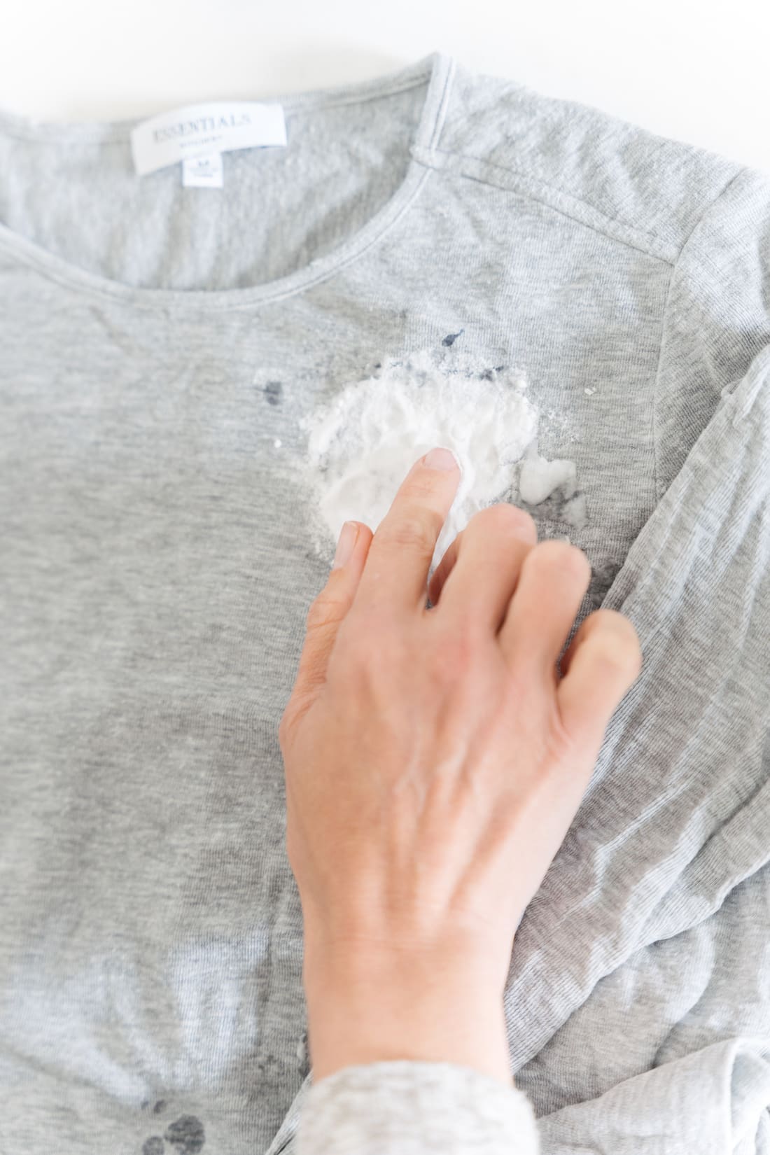 How to remove oil stains from clothing