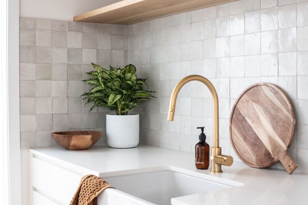 White textured ceramic plant pot
