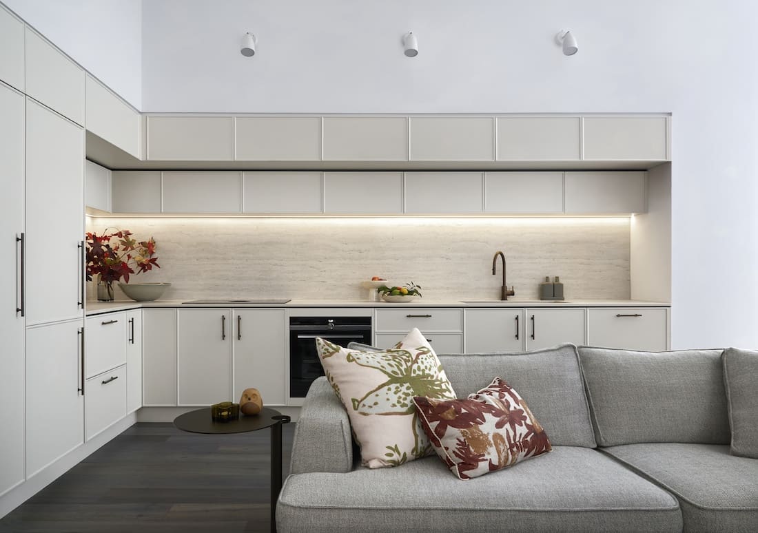 Open plan kitchen living room in Tribeca Brewery apartment by The Stylesmiths